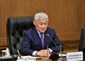 Жаңа қызметтегі Бердібек Сапарбаев жауапты тұлғаларға алғашқы тапсырмаларын жүктеді