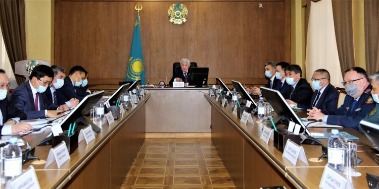 Б. САПАРБАЕВ АУДАН ӘКІМДЕРІНЕ: КӨЗБОЯУШЫЛЫҚПЕН АЙНАЛЫСПАЙ, НАҚТЫ МӘСЕЛЕЛЕРДІ КӨРСЕТУ КЕРЕК