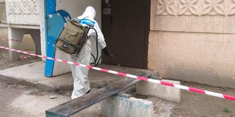 Таразда тағы бір подъезд карантинге жабылды