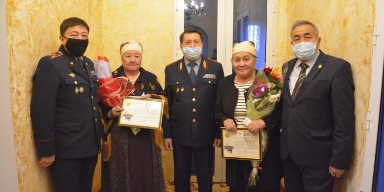 Байзақ ауданында Ұлы Отан соғысы және ІІО ардагерлерін құттықтады