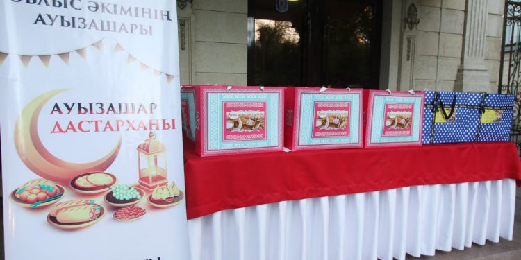 Жамбылдықтар ораза ұстаушылар мен мұқтаж отбасыларға жеткізіп беру арқылы ауызашар ұйымдастырды