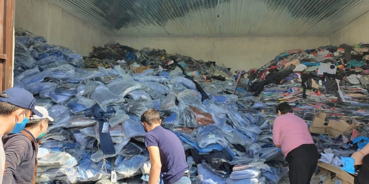 Жамбыл облысында мұқтаж және аз қамтылған тұрғындарға киім кешек таратылуда