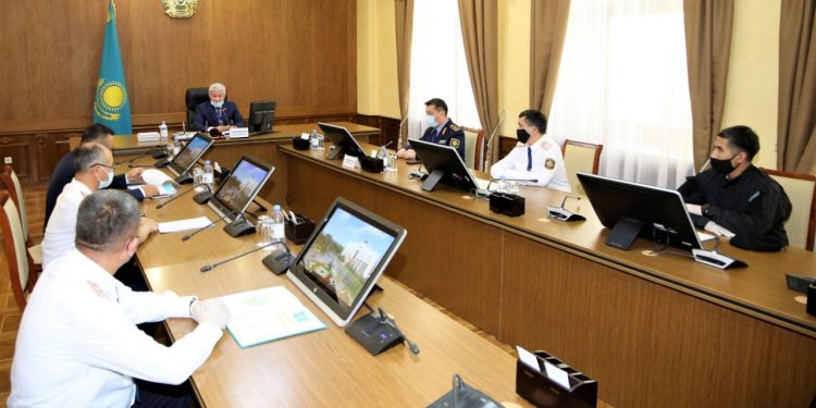 Бердібек Сапарбаев полицейлерді құттықтады