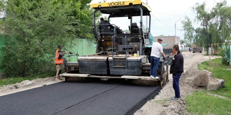 Жамбыл облысында 1300 шақырымнан астам жол жөнделеді
