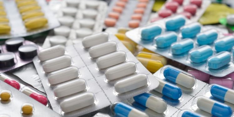 Дәріхналарға дәрі-дәрмектер тұрақты түрде жеткізілгенімен, тұрғындар бәрін сатып алуда