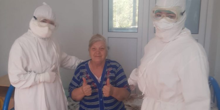 Өкпесі 70 пайыз зақымданған 72 жастағы қарт ана коронавирусты жеңіп шықты