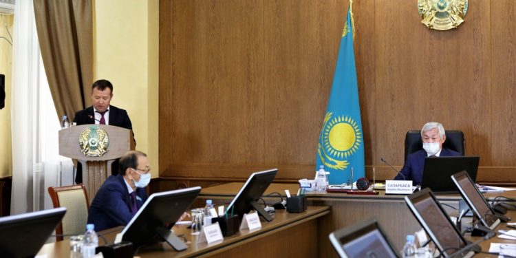 Сыбайлас жемқорлыққа қарсы күреске жүйелі шаралар керек — Бердібек Сапарбаев