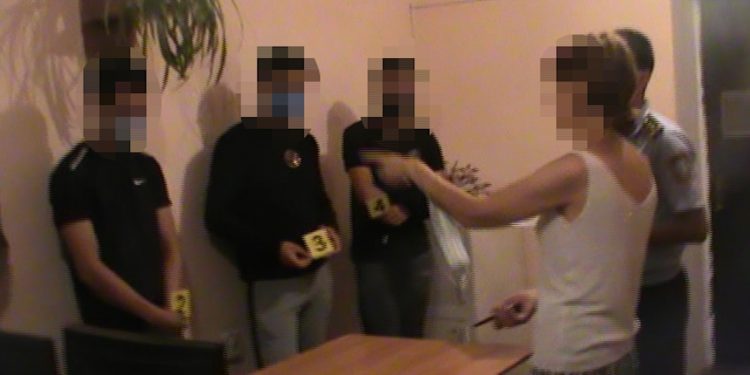 Таразда алтын алқаларды ұрлаумен айналысқан кәнігі тонаушы ұсталды