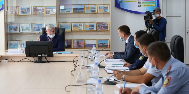 Ауылдарда инженерлік желілер тартылып, жөндеуден өтуде