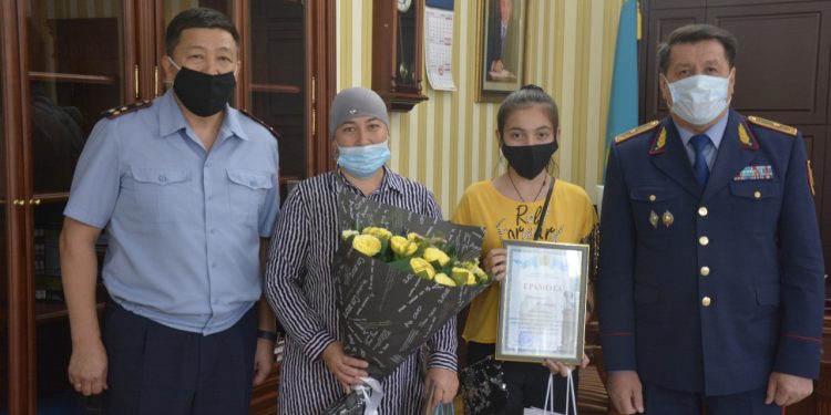 Полиция департаментінің бастығы балалар суреті байқауының  жеңімпазын құттықтады