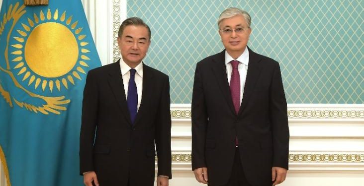 Қазақстан Президенті Қасым-Жомарт Тоқаев ҚХР Мемлекеттік кеңес мүшесі, Сыртқы істер министрі Ван Иді қабылдады
