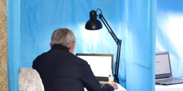 Праймериз-2020: Бердібек Сапарбаев онлайн режимінде өз таңдауын жасады