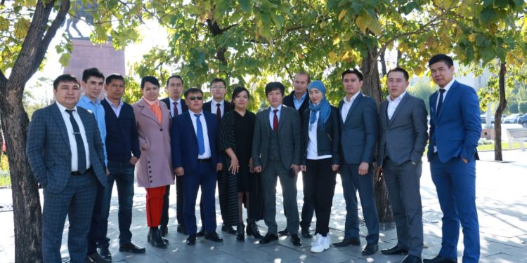 АУДАН ӘКІМІ ОБЛЫСТЫҚ БАСЫЛЫМДЫ МЕРЕЙТОЙЫМЕН ҚҰТТЫҚТАДЫ