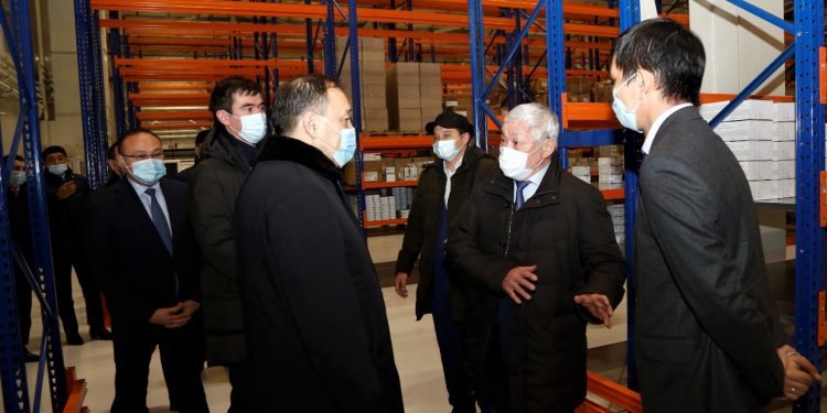 Вице-премьер Ералы Тоғжанов Жамбыл облысының коронавирустың екінші толқынына дайындығын тексерді