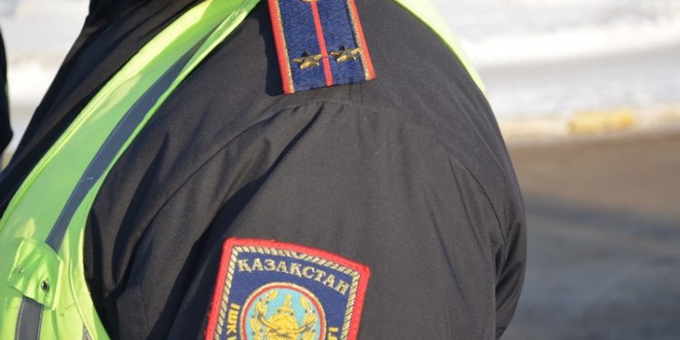 Жамбылдық тәртіп сақшылары белгілі тұрғылықты жері жоқ адамдарға көмек көрсетуде
