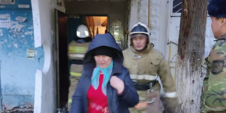 Тараз қаласында өрт оқиғасынан 15 адам қауіпсіз орынға көшірілді