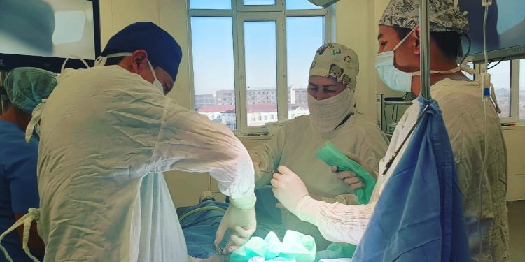 Тараздық дәрігерлер туа біткен патологиясы бар нәрестеге сәтті ота жасады