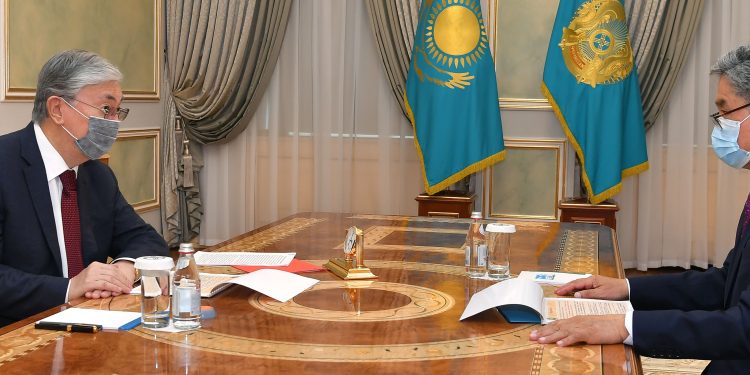 Мемлекет басшысы «География және су қауіпсіздігі институты» АҚ басқарма төрағасы Ахметқал Медеуді қабылдады