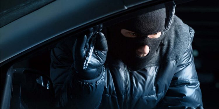Жамбылдық полицейлер жол талғамайтын ұрланған қымбат көлікті иесіне қайтарды