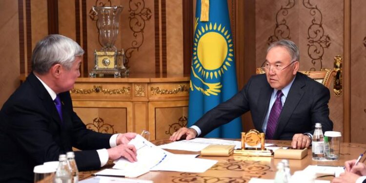 Нұрсұлтан Назарбаев Жамбыл облысының әкімі Бердібек Сапарбаевты қабылдады
