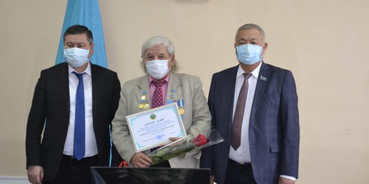 СІЗДЕРГЕ ҚҰРМЕТ КӨРСЕТУ — МЕН ҮШІН ҮЛКЕН МӘРТЕБЕ