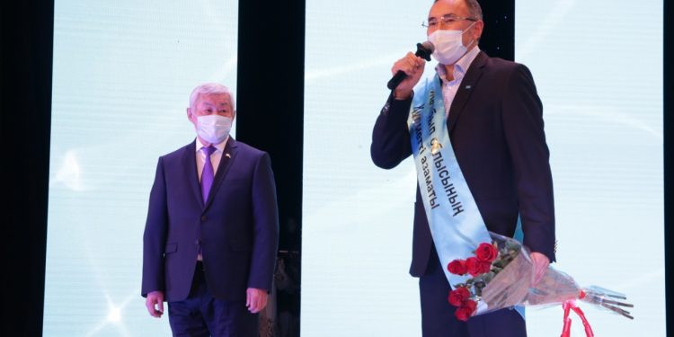 «Жамбыл облысының Құрметті азаматы» атағы Мырзахметовке берілді