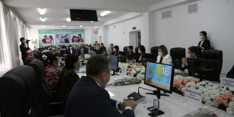 Тәуелсіздік күні қарсаңында ақ халаттылар марапатталды