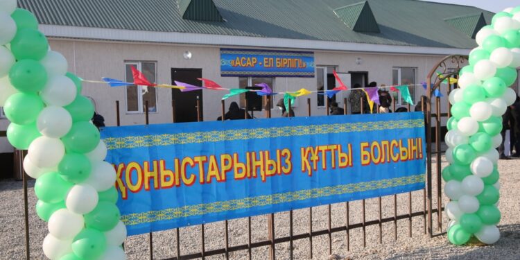 Қордай ауданында кәсіпкерлер аз қамтылған отбасыларға үй салып берді