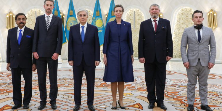 Президент бірқатар мемлекеттің елшілерінен сенім грамоталарын қабылдады