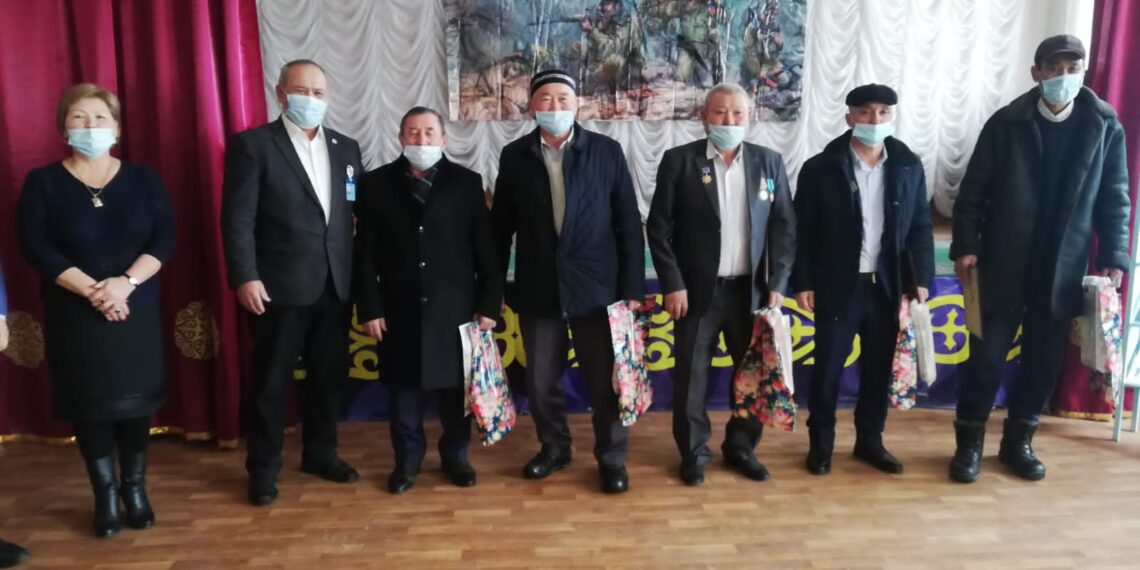 АУЫЛ ТҰРҒЫНДАРЫ ЖЫЛ САЙЫН АРДАГЕРЛЕРІНЕ ЕРЕКШЕ ҚҰРМЕТ КӨРСЕТЕДІ