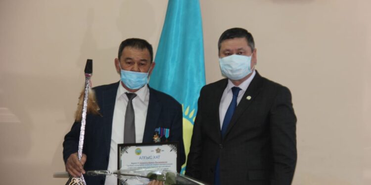 АУДАН ӘКІМІ АРДАГЕРЛЕРГЕ ҚҰРМЕТ КӨРСЕТТІ
