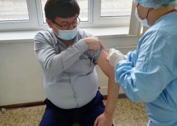 ЖАМБЫЛ АУДАНЫНДА ВАКЦИНА ЕГУДІҢ ЕКІНШІ КЕЗЕҢІ БАСТАЛДЫ