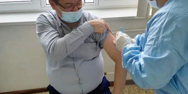 ЖАМБЫЛ АУДАНЫНДА ВАКЦИНА ЕГУДІҢ ЕКІНШІ КЕЗЕҢІ БАСТАЛДЫ