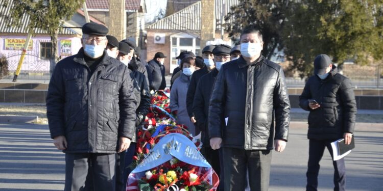 ЖАМБЫЛДЫҢ ЕСІМІН ИЕМДЕНГЕН АУДАН АҚЫНҒА ҚҰРМЕТ КӨРСЕТТІ