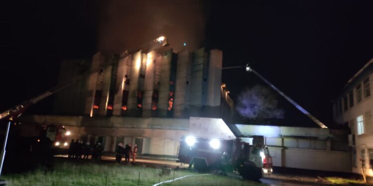 ТАРАЗДА ТҰРМЫСТЫҚ ҚОҚЫСТЫҢ ЖАНУЫ ҒИМАРАТТЫҢ БАСЫМ БӨЛІГІНІҢ ЖОЙЫЛУЫНА ӘКЕЛДІ