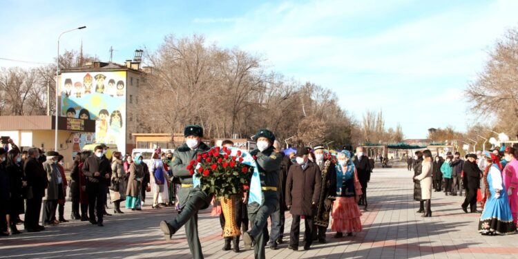 Таразда Алғыс айту күніне орай 1000 түп ағаш көшеті отырғызылды