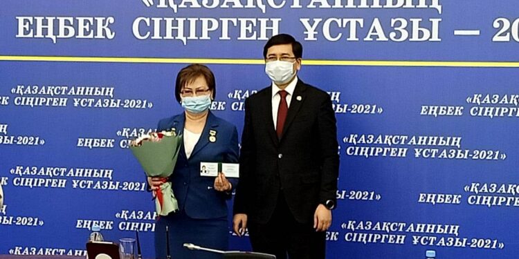 ЖАМБЫЛДЫҚ 2 ҰСТАЗ «ҚАЗАҚСТАННЫҢ ЕҢБЕК СІҢІРГЕН ҰСТАЗЫ» АТАҒЫН ИЕЛЕНДІ