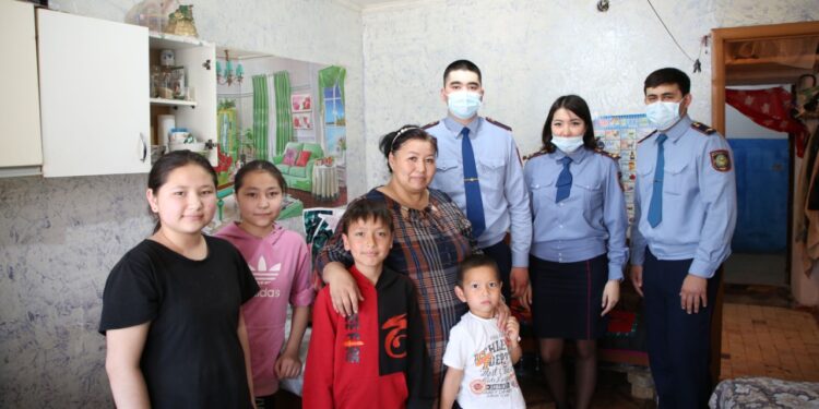 ЖАС ПОЛИЦЕЙЛЕР АҒА БУЫННЫҢ ИГІ ДƏСТҮРЛЕРІН ЖАЛҒАСТЫРДЫ