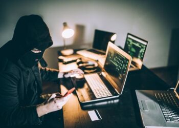 ТАРАЗ ҚАЛАСЫНЫҢ ТҰРҒЫНЫ  АДАМДАРДАН  4 МИЛЛИОН ТЕҢГЕДЕН АСТАМ АҚША ҚАРАЖАТЫН ЖЫМҚЫРҒАН