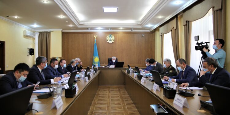 БЕРДІБЕК САПАРБАЕВ: «ҚЫСҚА МЕРЗІМ ІШІНДЕ КАНАЛДАРДЫ, АРЫҚТАР МЕН ДРЕНАЖДАРДЫ ТАЗАЛАУДЫ АЯҚТАУ КЕРЕК»