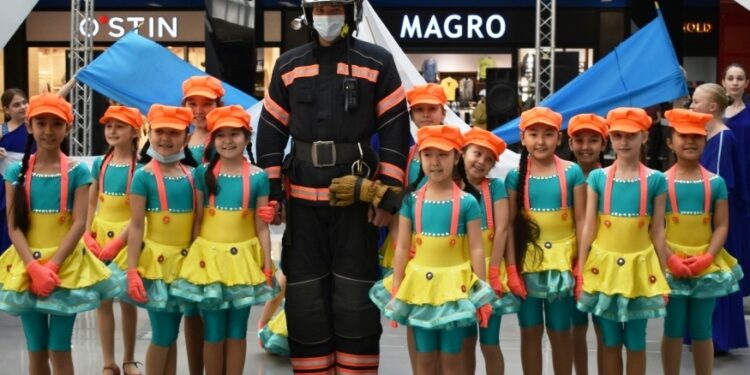 Таразда құтқарушылар мен балалар өрт қауіпсіздігі бойынша флешмоб өткізді