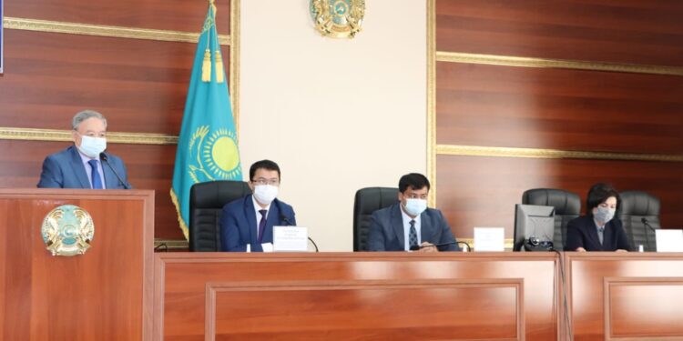Жастарды парасат жолында тәрбиелеу керек