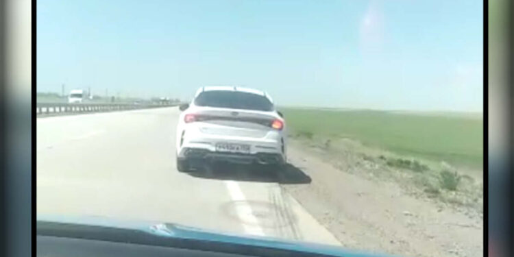 ЖАМБЫЛДЫҚ ПОЛИЦЕЙЛЕР ХАЛЫҚАРАЛЫҚ ІЗДЕУДЕ ЖҮРГЕН КӨЛІКТІ ҰСТАДЫ