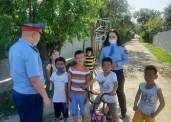 ЖАМБЫЛДЫҚ  ПОЛИЦЕЙЛЕР  МОБИЛЬДІ ТОПТАРДЫҢ АЛДЫН АЛУ ЖҰМЫСТАРЫ ТУРАЛЫ АЙТЫП БЕРДІ