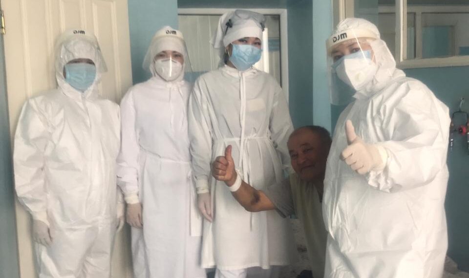 Жамбыл облысы Талас аудандық орталық ауруханасынан 68 жастағы ер адам COVID- 19 вирусынан емделіп шықты