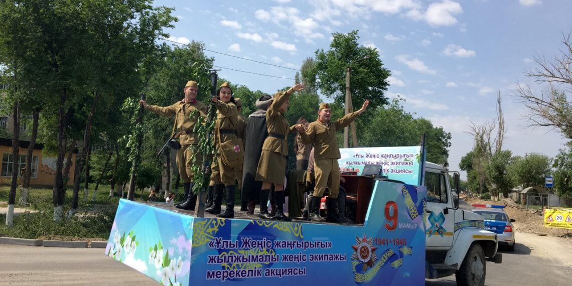 Таразда Жеңіс күніне орай «Жылжымалы концерт» ұйымдастырылды