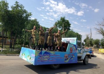 Таразда Жеңіс күніне орай «Жылжымалы концерт» ұйымдастырылды