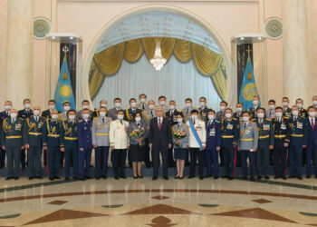 Мемлекет басшысы әскерилер мен құқық қорғау органдарының қызметкерлеріне ордендер мен медальдар тапсырды