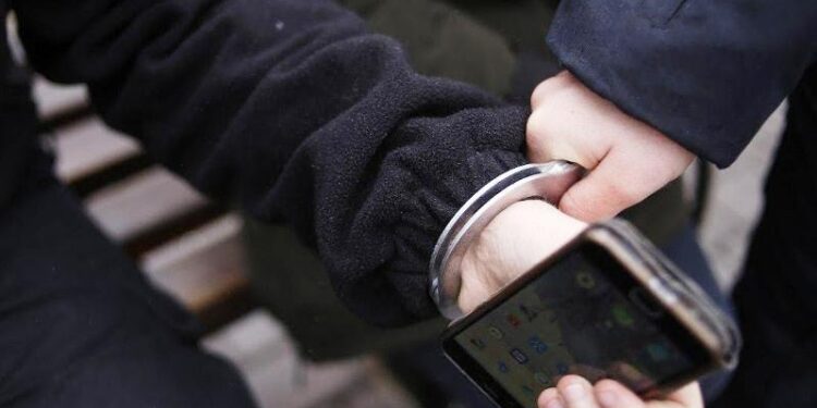 Тараздық полицейлер автобуста ұрланған ұялы телефон  ұрлығын ашты