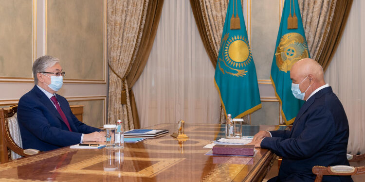 Мемлекет басшысы Түркістан облысының әкімі Өмірзақ Шөкеевті қабылдады
